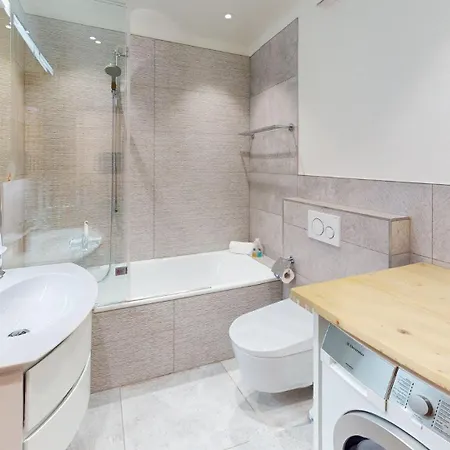 Apartman Ludains 4 *